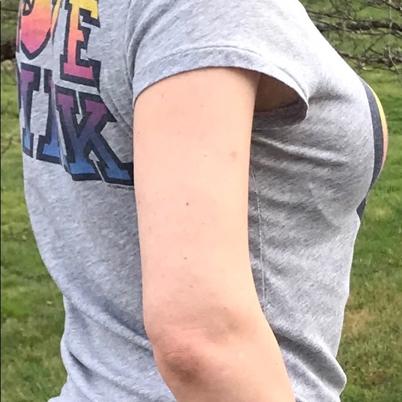 🌈Vs PINK 2009 vintage top🌈 - Picture 3 of 6